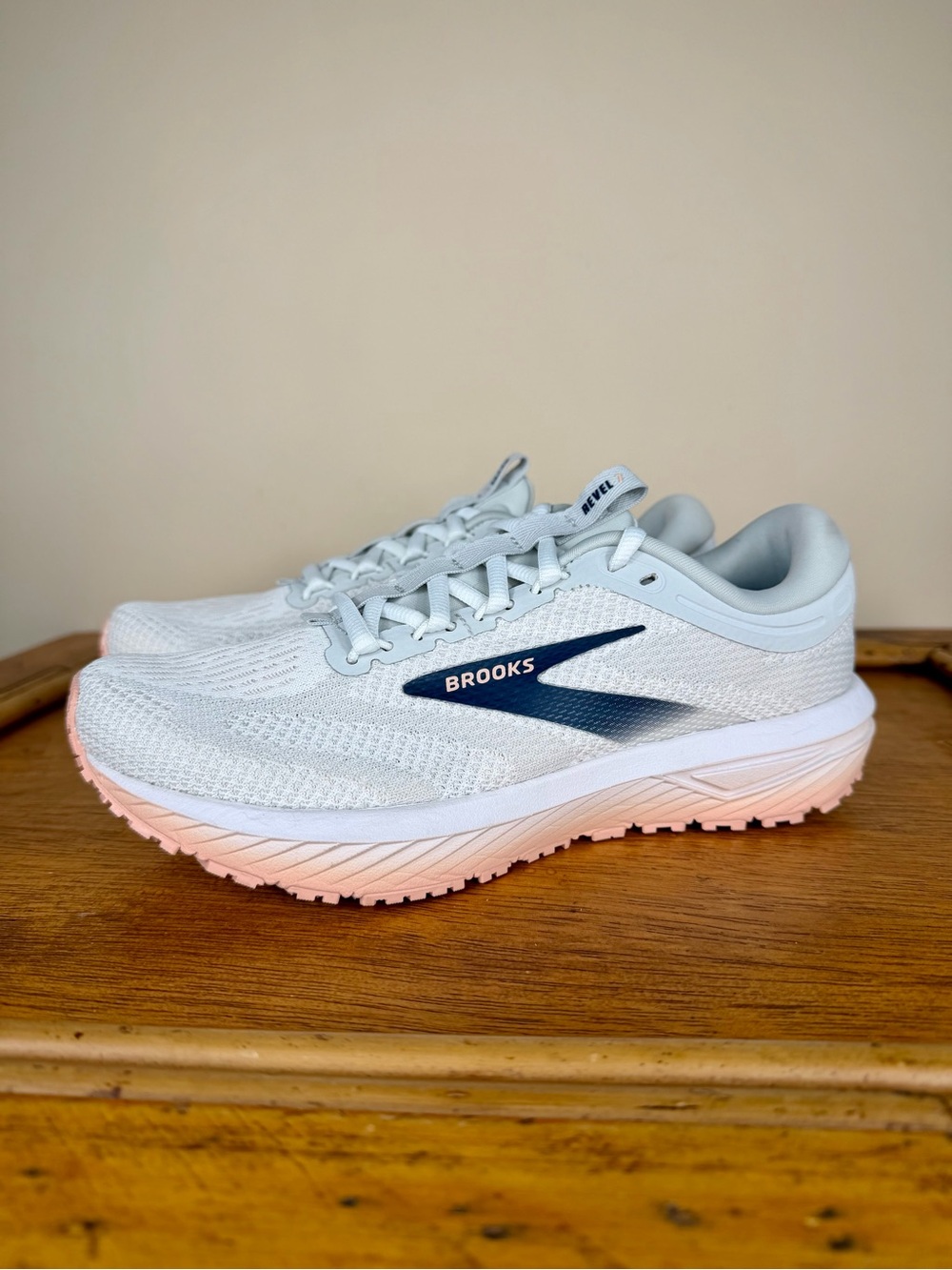 Brooks Women's Revel 7 Running Shoe Size 7.5 “Oyster / Peach” - Picture 5 of 14